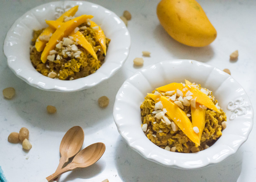 Mango and Turmeric Oatmeal Bowl | Flying Fourchette