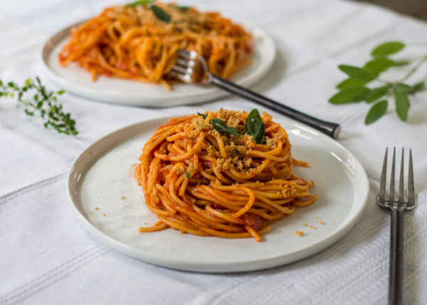 Spaghetti All'Arrabiata | Quick Dinners | Flying Fourchette