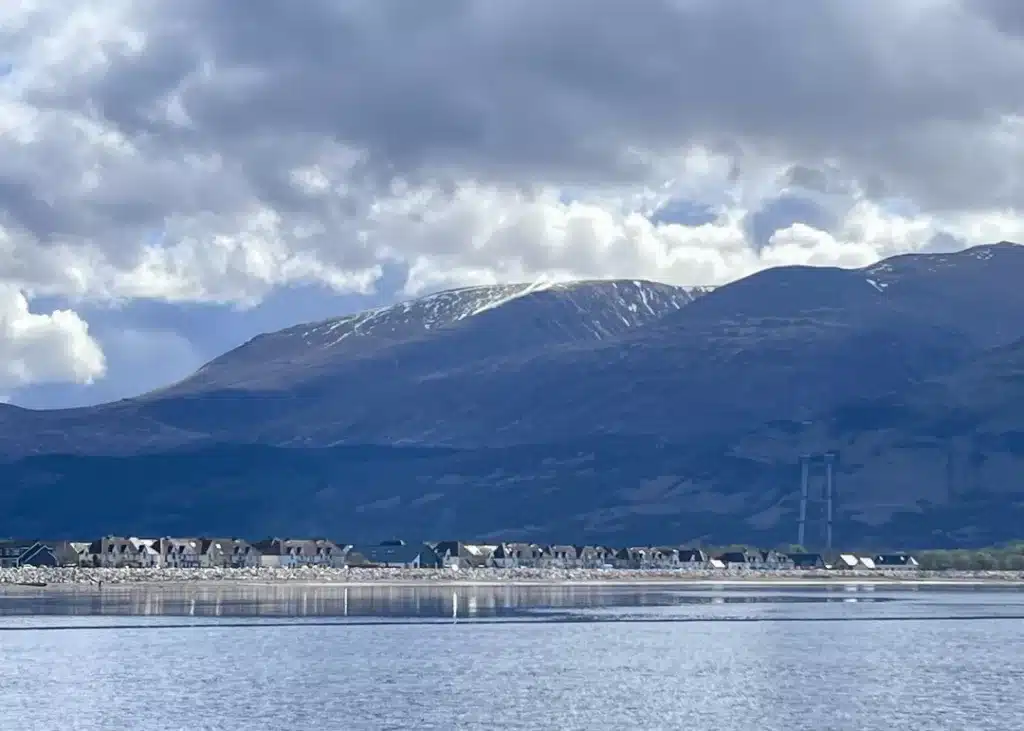 Cruising away from Fort William